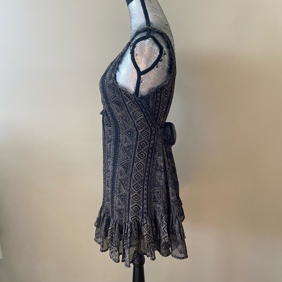 BILLABONG Bohemian Style Aztec Print Ruffle Trim Hem Mini Dress Size Small - Picture 5 of 14